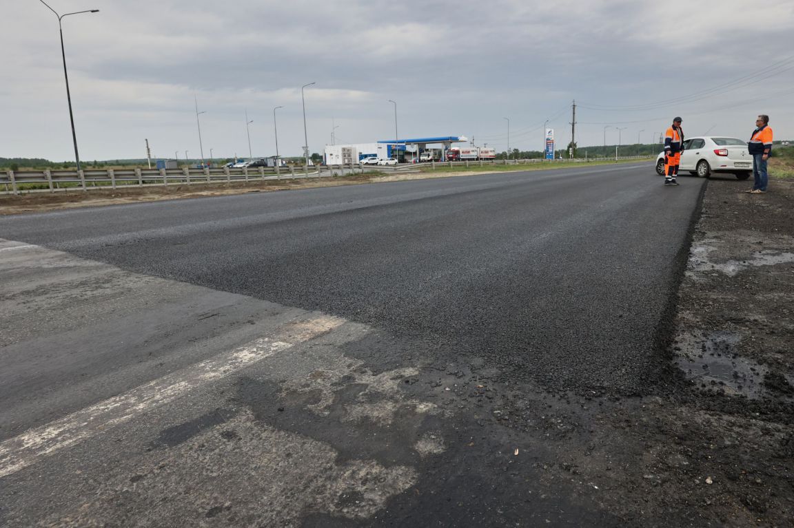 В Свердловской области уложили первый километр дорожного покрытия на трассе  М-12 - «Уральский рабочий»